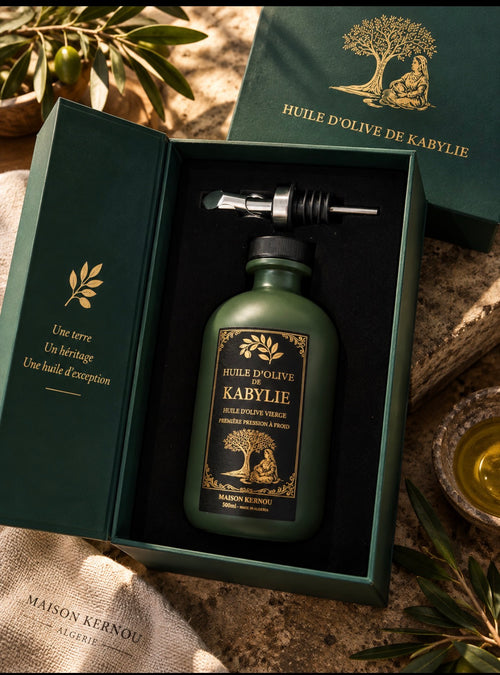 Coffret cadeau Huile d'olive de Kabylie ouvert, bouteille 50 cl et bec verseur